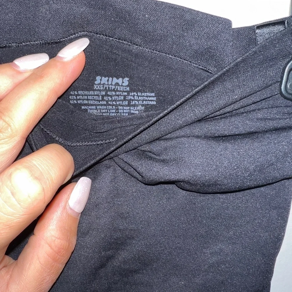 SKIMS SEAMLESS SCULPT STRAPLESS SHORTIE BODYSUIT ONYX BLACK XXS